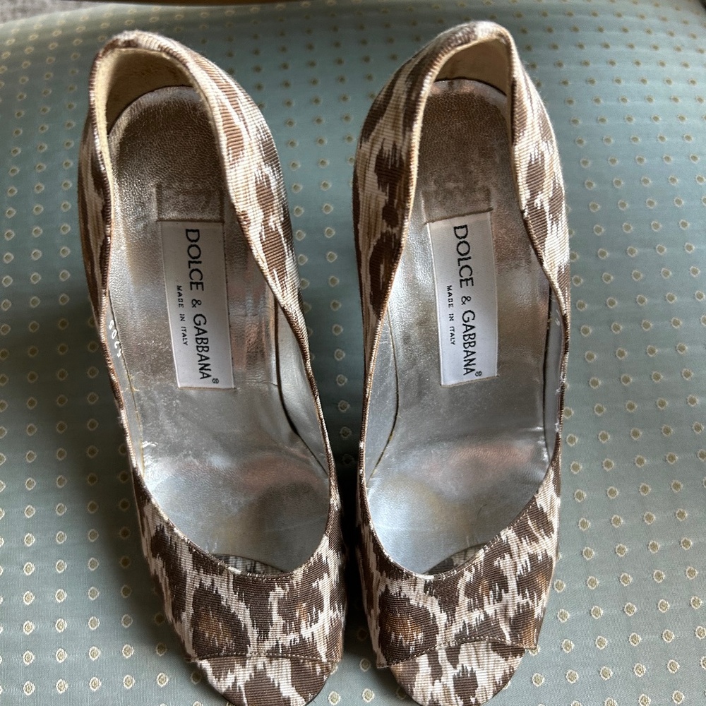 Dolce and Gabbana vintage 90s leopard print heels size 37.5